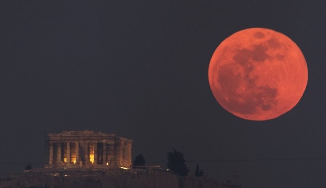«Ματωμένο Φεγγάρι»: Τι είναι και πότε θα το δούμε στον νυχτερινό ουρανό