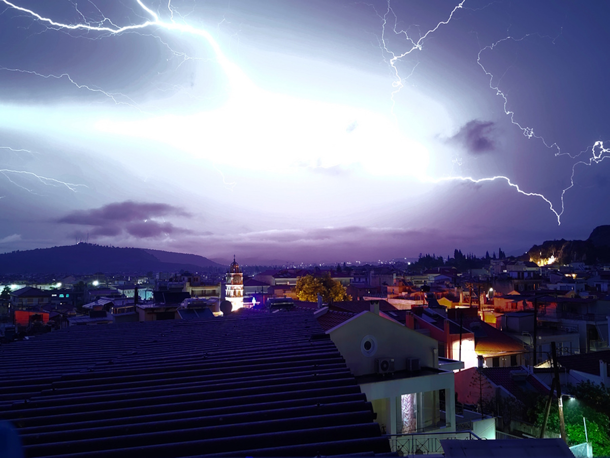 Στο στόχαστρο της κακοκαιρίας η Πελοπόννησος – Ποιες περιοχές θα “χτυπήσουν” οι καταιγίδες