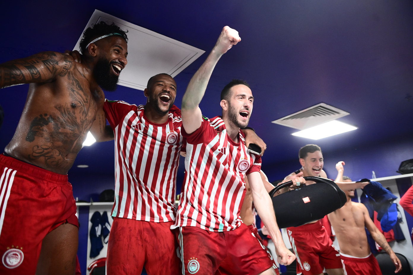 Conference League: Ιστορική πρόκριση-θρίλερ του Ολυμπιακού στους “4”