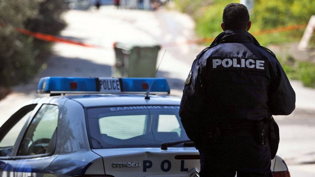 Αίγιο: Πέντε συλλήψεις για άγριο επεισόδιο με όπλα, εκβίαση και φθορές – Ανάμεσα στους κατηγορούμενους και ανήλικοι