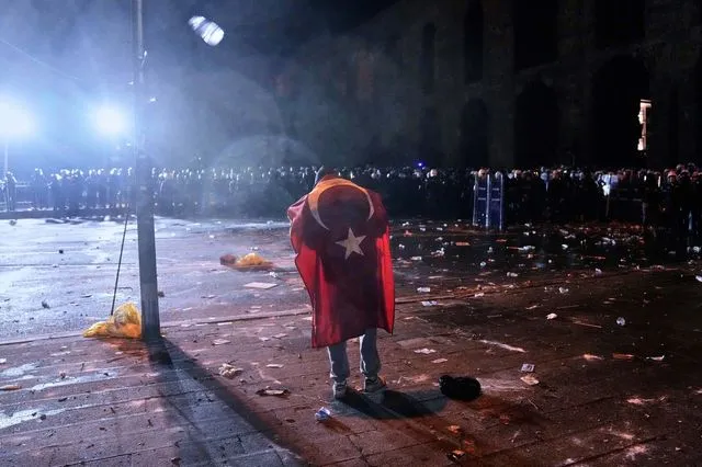 Τουρκία: Ελεύθερος ο δικηγόρος του Ιμάμογλου – Του απαγορεύτηκε η έξοδος από τη χώρα
