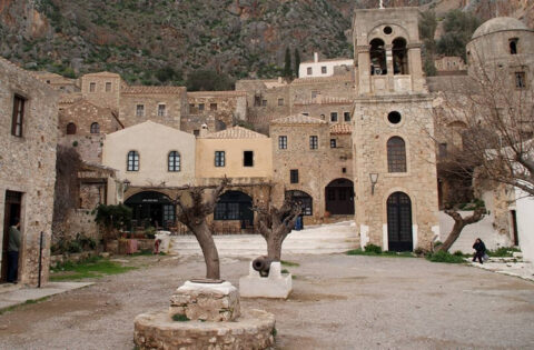 Πρωτοχρονιά: 5 προορισμοί για μαγικές αποδράσεις σε Δυτική Ελλάδα και Πελοπόννησο