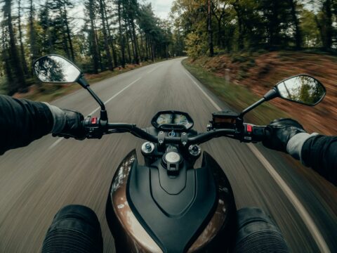 Συνελήφθη ανήλικος μηχανόβιος μετά από καταδίωξη – Του επιβλήθηκαν πρόστιμα 11.350 ευρώ
