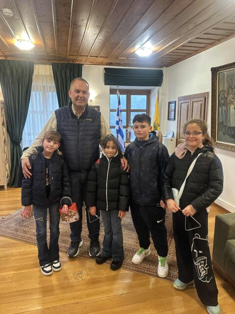 Γορτυνία: Μελωδικές ευχές, κάλαντα και χαμόγελα στο Δημαρχείο