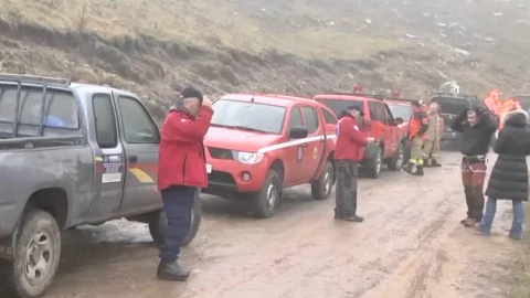 Χωρίς τις αισθήσεις τους εντοπίστηκαν οι ορειβάτες που αγνοούνταν στα Βαρδούσια – Ανάμεσά τους ένας άνδρας από την Ηλεία