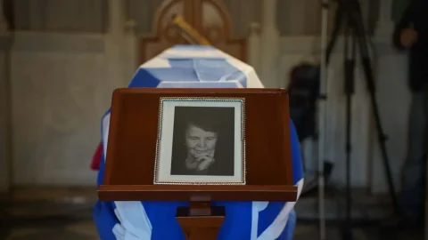 Το τελευταίο αντίο στην Ελένη Γλύκατζη – Αρβελέρ: Παρών στην κηδεία Κ. Τασούλας και Κ. Μητσοτάκης