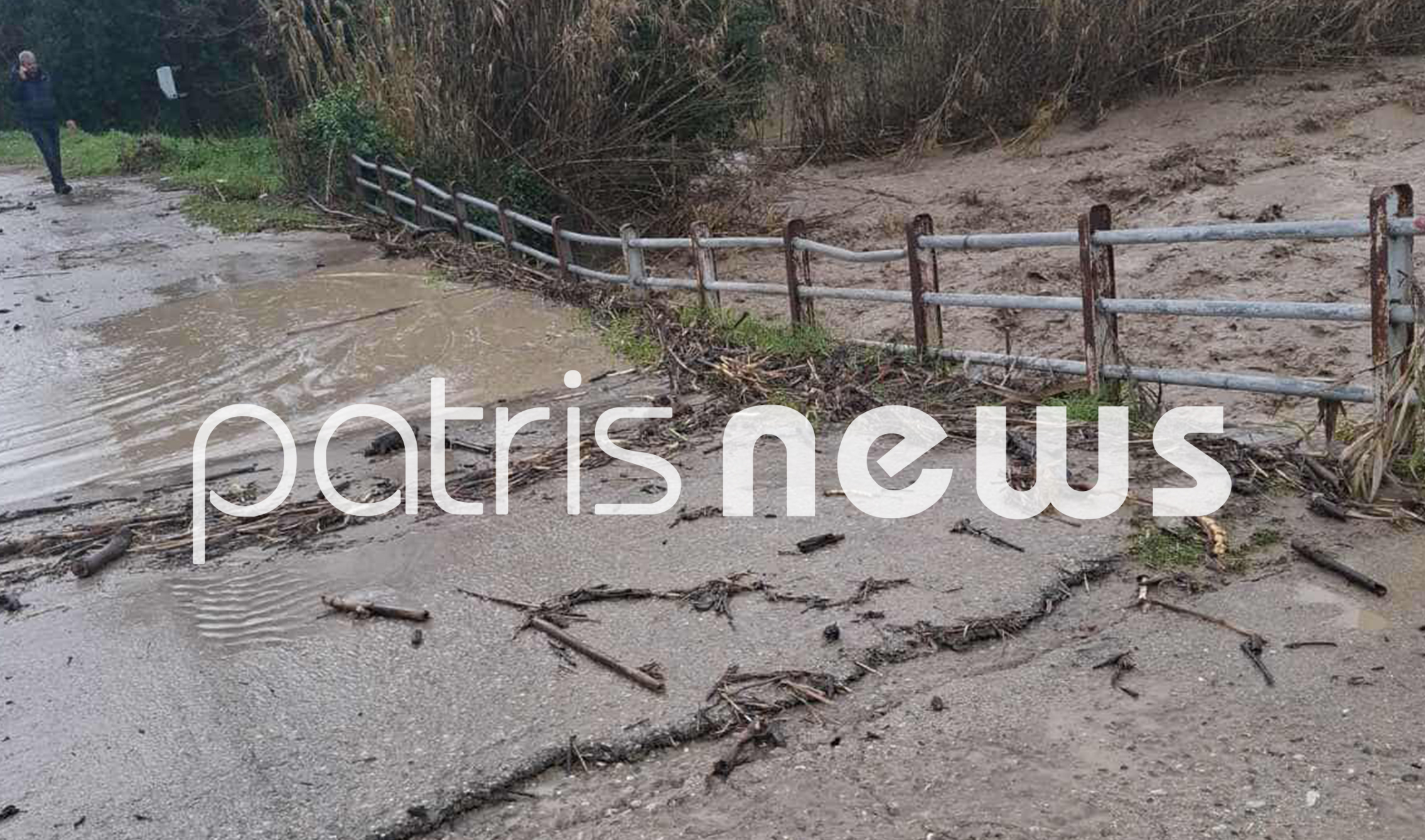 Έσπασε η γέφυρα του Ενιπέα στο Λαντζόι μετά από πολύωρη κακοκαιρία – Αποκομμένες 10 οικογένειες