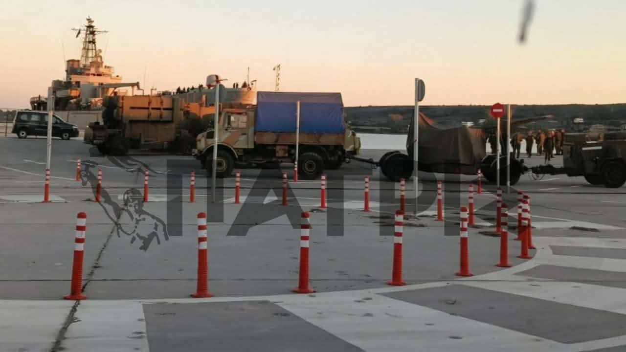 Πόλεμος στη Μέση Ανατολή – Κλιμακώνεται η εμπλοκή της Ελλάδας: Πολεμικός εξοπλισμός «έφυγε» από το λιμάνι της Κυλλήνης ΦΩΤΟ