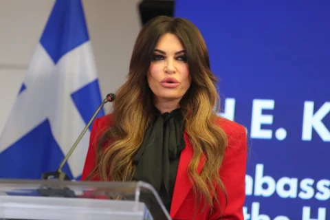 Κίμπερλι Γκίλφοϊλ: Η πρώτη αντίδραση για την αποχώρησή της από την Ελλάδα – Τι απαντά στις καταγγελίες