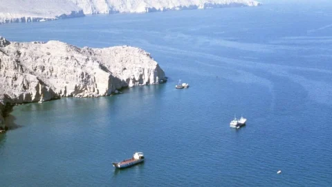 Πώς το κλείσιμο των Στενών του Ορμούζ «απειλεί» την Ελλάδα – Αυξήσεις έως 9,5% στα τρόφιμα