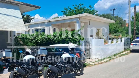 (UPD): Θρίλερ στην Αιγιαλεία: Μάνα και γιός βρέθηκαν νεκροί μέσα σε λίμνη αίματος