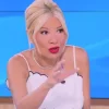 «Παιδιά βγάλτε το, φτάνει»: Άγριος καβγάς «πάγωσε» τη Φαίη Σκορδά – To βίντεο που σοκάρει