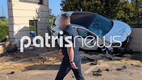 Τρομακτικό τροχαίο στην Κυλλήνη – ΙΧ “καρφώθηκε” σε τοίχο, μία τραυματίας