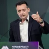 Χάρης Δούκας: Η “κίτρινη” κάρτα και οι υποψίες στελεχών ότι διατηρεί ανοιχτούς διαύλους με τον Αλέξη Τσίπρα