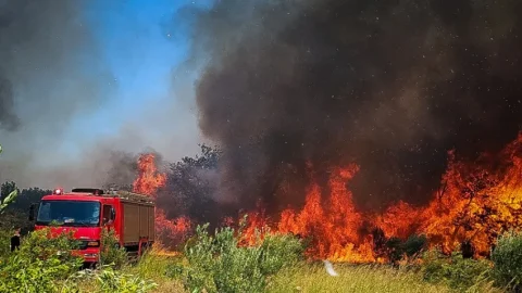 Πύργος: Φωτιά στις Κολιρέικες Παράγκες  – Ήχησε το 112