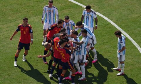 Ισπανία – Αργεντινή 0-0: Παράταση στον τελικό με μεγάλη επέμβαση του Μαρτίνες σε εκτέλεση φάουλ του Γιαμάλ