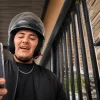 Ντελιβεράς έγινε viral: Μιμήθηκε γυναικεία φωνή στο θυροτηλέφωνο και έκανε πελάτη να κατέβει σε χρόνο ρεκόρ