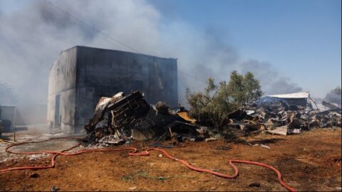 Θεσσαλονίκη μετά τη φωτιά: Τι αναπνέουν οι κάτοικοι – Ο κίνδυνος από διοξίνες και βενζόλιο – Ελεύθερος ο 76χρονος