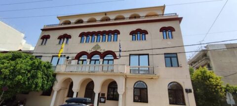 Μητρόπολη Τριφυλίας και Ολυμπίας: «Δεν απομακρύναμε τη “Γελαστή Πολιτεία” από το κτήριο»