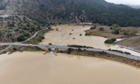 Κρήτη: 25.000 τόνοι πατάτας καταστράφηκαν στο Λασίθι – Στα 4 μέτρα έφτασε το νερό στο Οροπέδιο