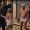 Γαλλία: Η ιστορία πίσω από τη φωτογραφία του ηλικιωμένου ζευγαριού που έγινε viral